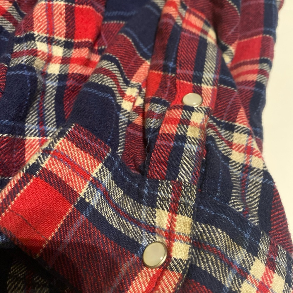 Women’s Rustic Ridge Flannel With Snaps - Picture 4 of 5